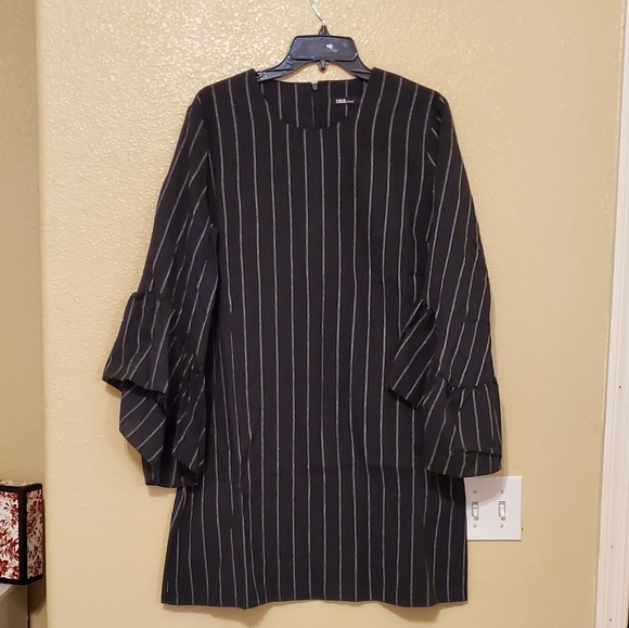 New Black and white stripped dress - Picture 5 of 5